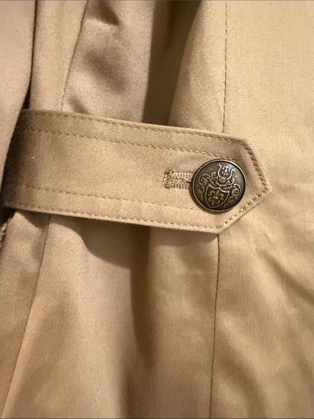 CASS Women's Tan Short Trench Coat with Button Front